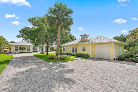 House in Jupiter, Florida 2 bedrooms, 111.48 sq.m. № 2242330 - photo 2