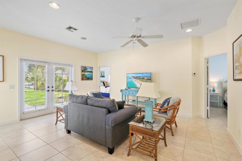 House in Jupiter, Florida 2 bedrooms, 111.48 sq.m. № 2242330 - photo 4