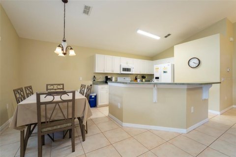 House in Davenport, Florida 4 bedrooms, 170.57 sq.m. № 1406936 - photo 6