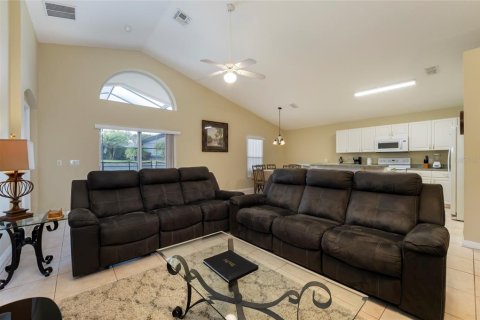 House in Davenport, Florida 4 bedrooms, 170.57 sq.m. № 1406936 - photo 5
