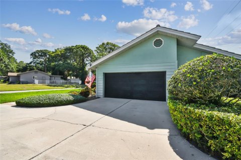 House in Seminole, Florida 3 bedrooms, 202.81 sq.m. № 1656712 - photo 5
