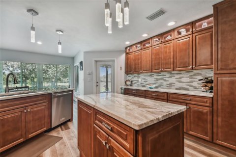 House in Seminole, Florida 3 bedrooms, 202.81 sq.m. № 1656712 - photo 24