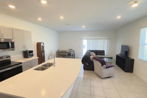Townhouse in Davenport, Florida 3 bedrooms, 146.23 sq.m. № 2104453 - photo 3