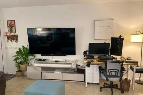 Снять в аренду кондоминиум в Холливуд, Флорида 1 спальня, 55.46м2, № 2001836 - фото 3