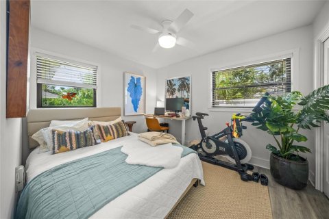 House in Sarasota, Florida 3 bedrooms, 102.19 sq.m. № 1914096 - photo 23