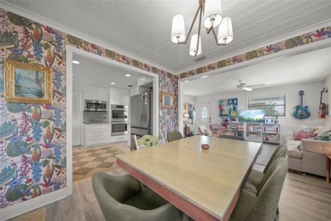 House in Sarasota, Florida 3 bedrooms, 102.19 sq.m. № 1914096 - photo 18