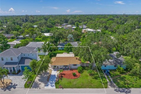 House in Sarasota, Florida 3 bedrooms, 102.19 sq.m. № 1914096 - photo 3