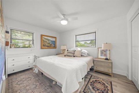 House in Sarasota, Florida 3 bedrooms, 102.19 sq.m. № 1914096 - photo 20