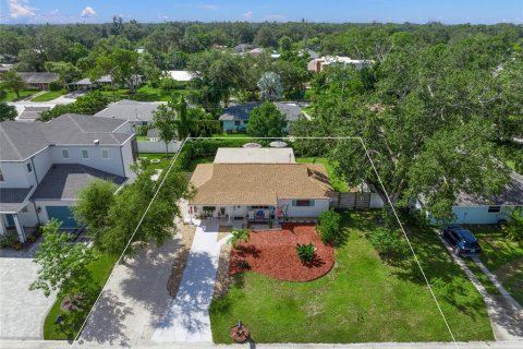 House in Sarasota, Florida 3 bedrooms, 102.19 sq.m. № 1914096 - photo 1