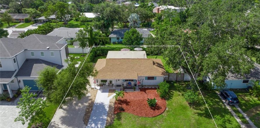 House in Sarasota, Florida 3 bedrooms, 102.19 sq.m. № 1914096