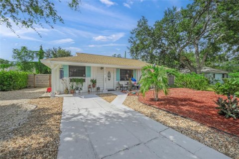 House in Sarasota, Florida 3 bedrooms, 102.19 sq.m. № 1914096 - photo 5