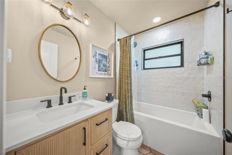 House in Sarasota, Florida 3 bedrooms, 102.19 sq.m. № 1914096 - photo 22