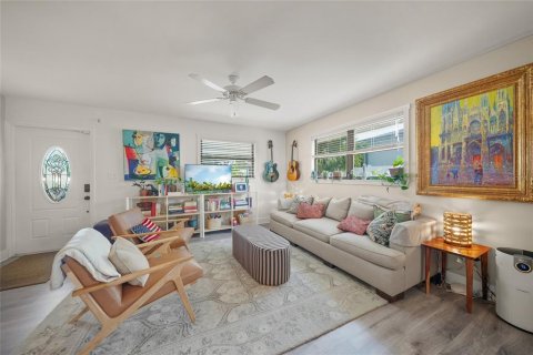 House in Sarasota, Florida 3 bedrooms, 102.19 sq.m. № 1914096 - photo 7