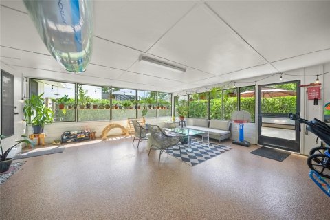House in Sarasota, Florida 3 bedrooms, 102.19 sq.m. № 1914096 - photo 28