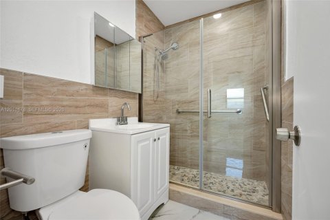 Casa en alquiler en Palmetto Bay, Florida, 2 dormitorios, 88.26 m2 № 2074865 - foto 17