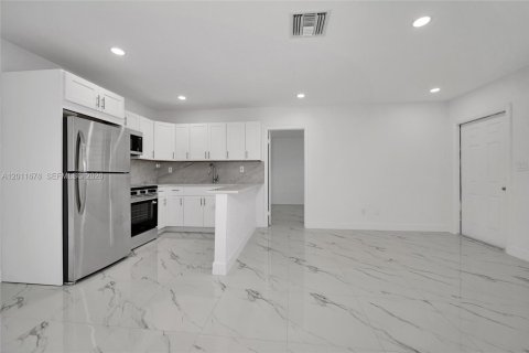 Casa en alquiler en Palmetto Bay, Florida, 2 dormitorios, 88.26 m2 № 2074865 - foto 9