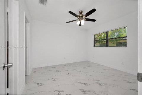 Casa en alquiler en Palmetto Bay, Florida, 2 dormitorios, 88.26 m2 № 2074865 - foto 14