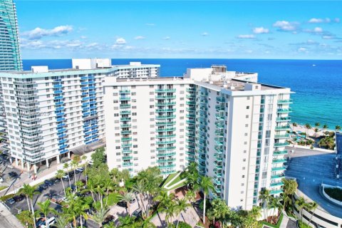 Copropriété à louer à Hollywood, Floride: 1 chambre, 81.2 m2 № 1945663 - photo 15
