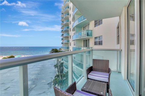 Copropriété à louer à Hollywood, Floride: 1 chambre, 81.2 m2 № 1945663 - photo 5