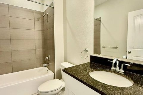 Townhouse in Tampa, Florida 3 bedrooms, 175.4 sq.m. № 1911145 - photo 26