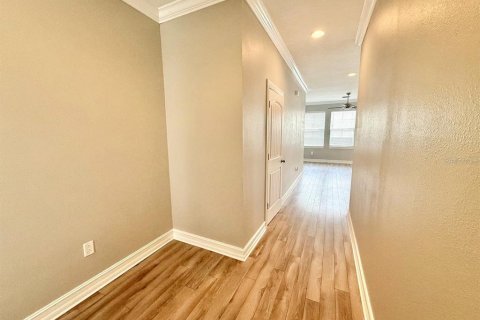 Townhouse in Tampa, Florida 3 bedrooms, 175.4 sq.m. № 1911145 - photo 3