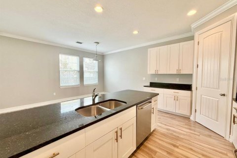 Townhouse in Tampa, Florida 3 bedrooms, 175.4 sq.m. № 1911145 - photo 8