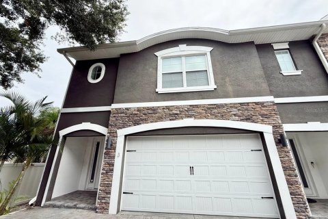 Townhouse in Tampa, Florida 3 bedrooms, 175.4 sq.m. № 1911145 - photo 1