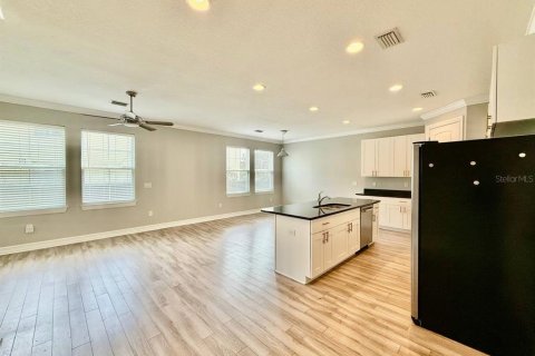Townhouse in Tampa, Florida 3 bedrooms, 175.4 sq.m. № 1911145 - photo 5