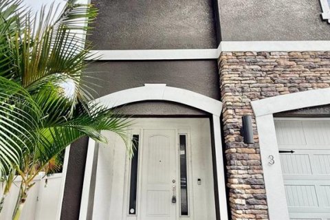 Townhouse in Tampa, Florida 3 bedrooms, 175.4 sq.m. № 1911145 - photo 2