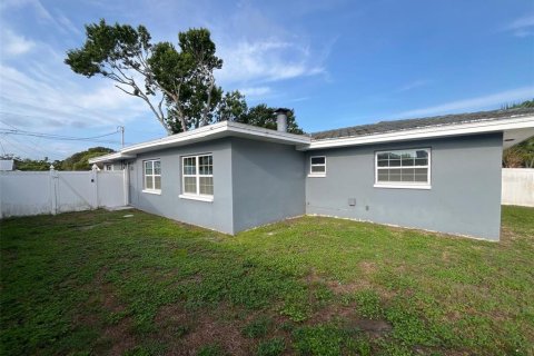 House in Clearwater, Florida 3 bedrooms, 137.59 sq.m. № 1771509 - photo 14