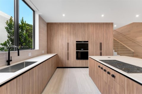 Villa ou maison à vendre à Miami, Floride: 5 chambres, 347.08 m2 № 1930270 - photo 15