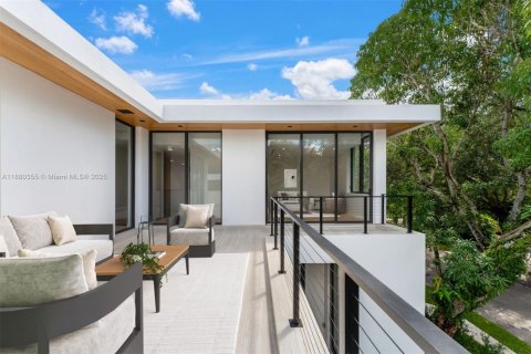 Villa ou maison à vendre à Miami, Floride: 5 chambres, 347.08 m2 № 1930270 - photo 8