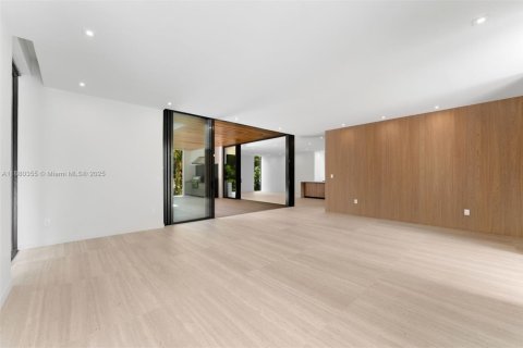Villa ou maison à vendre à Miami, Floride: 5 chambres, 347.08 m2 № 1930270 - photo 13