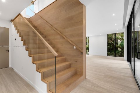Villa ou maison à vendre à Miami, Floride: 5 chambres, 347.08 m2 № 1930270 - photo 10