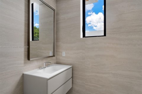 Villa ou maison à vendre à Miami, Floride: 5 chambres, 347.08 m2 № 1930270 - photo 12