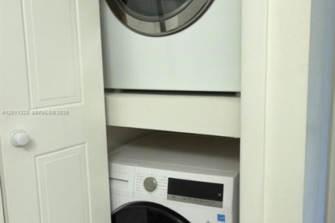 Condo in Weston, Florida, 2 bedrooms № 2075257 - photo 18