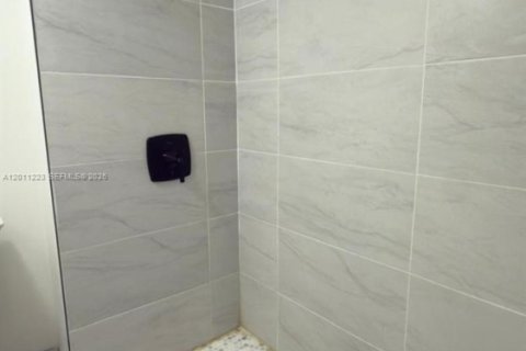 Condo in Weston, Florida, 2 bedrooms № 2075257 - photo 14