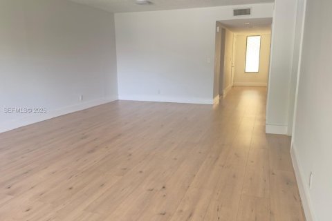 Condo in Weston, Florida, 2 bedrooms № 2075257 - photo 4