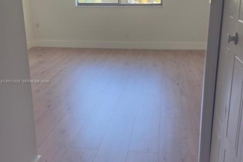 Condo in Weston, Florida, 2 bedrooms № 2075257 - photo 7