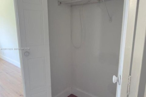 Condo in Weston, Florida, 2 bedrooms № 2075257 - photo 10