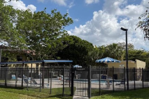 Condo in Weston, Florida, 2 bedrooms № 2075257 - photo 3