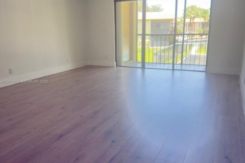 Condo in Weston, Florida, 2 bedrooms № 2075257 - photo 5