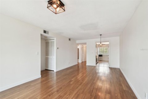 Condominio en alquiler en Saint Petersburg, Florida, 2 dormitorios, 92.9 m2 № 1851140 - foto 23