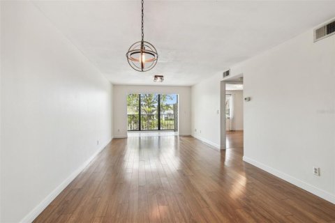 Condominio en alquiler en Saint Petersburg, Florida, 2 dormitorios, 92.9 m2 № 1851140 - foto 17