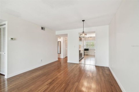 Condominio en alquiler en Saint Petersburg, Florida, 2 dormitorios, 92.9 m2 № 1851140 - foto 20