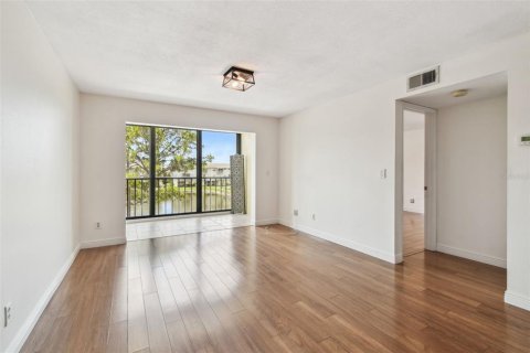 Condominio en alquiler en Saint Petersburg, Florida, 2 dormitorios, 92.9 m2 № 1851140 - foto 21