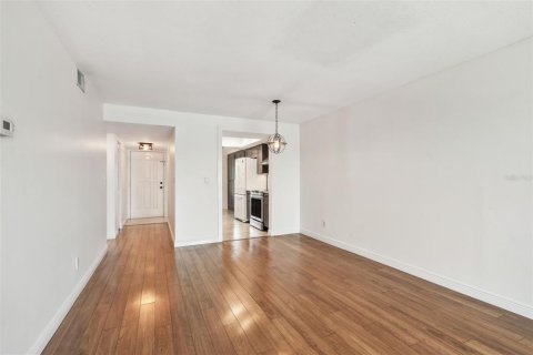 Condominio en alquiler en Saint Petersburg, Florida, 2 dormitorios, 92.9 m2 № 1851140 - foto 19