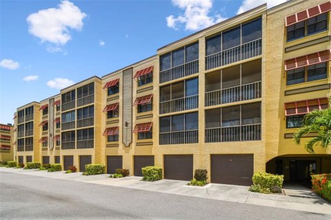 Condominio en alquiler en Saint Petersburg, Florida, 2 dormitorios, 92.9 m2 № 1851140 - foto 2