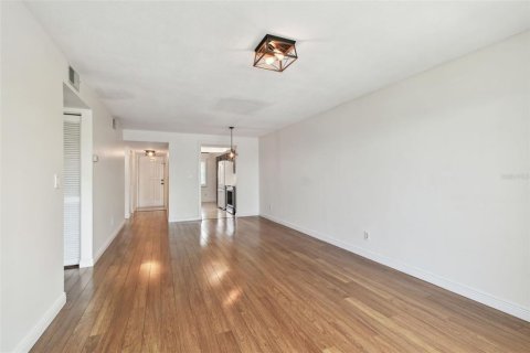 Condominio en alquiler en Saint Petersburg, Florida, 2 dormitorios, 92.9 m2 № 1851140 - foto 25