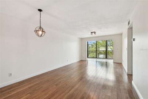 Condominio en alquiler en Saint Petersburg, Florida, 2 dormitorios, 92.9 m2 № 1851140 - foto 18